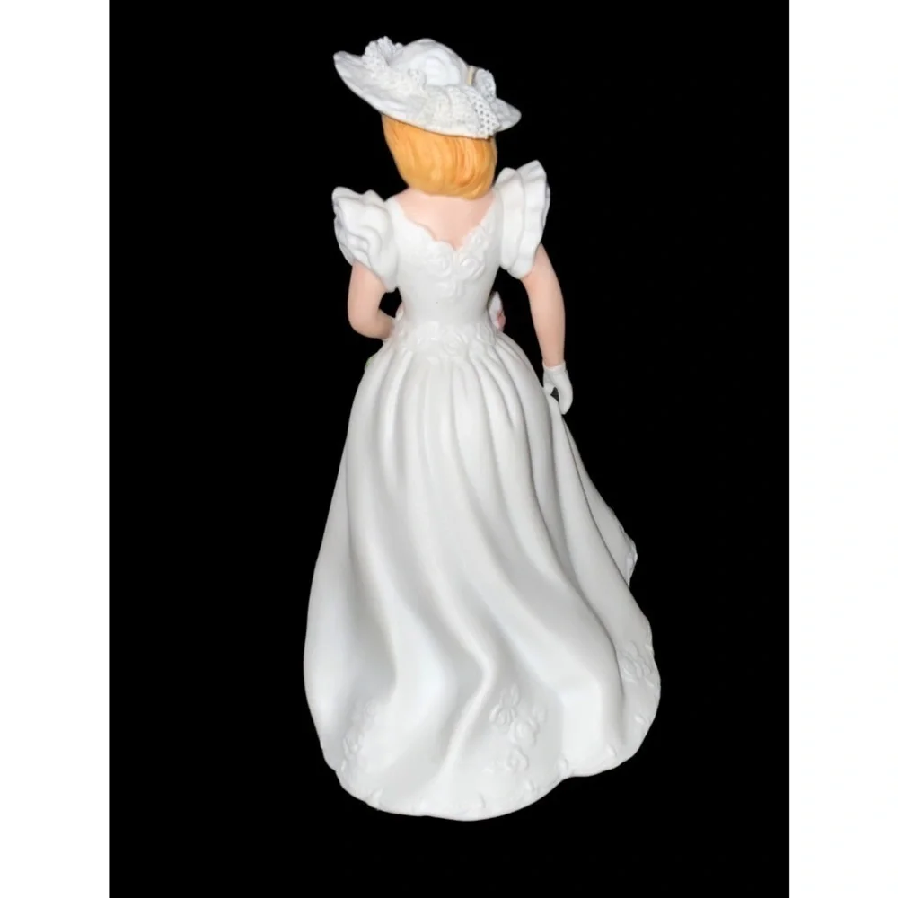 Avon 1986 Hand Painted Porcelain Figurine “A Summer Bride” & Trinket Box